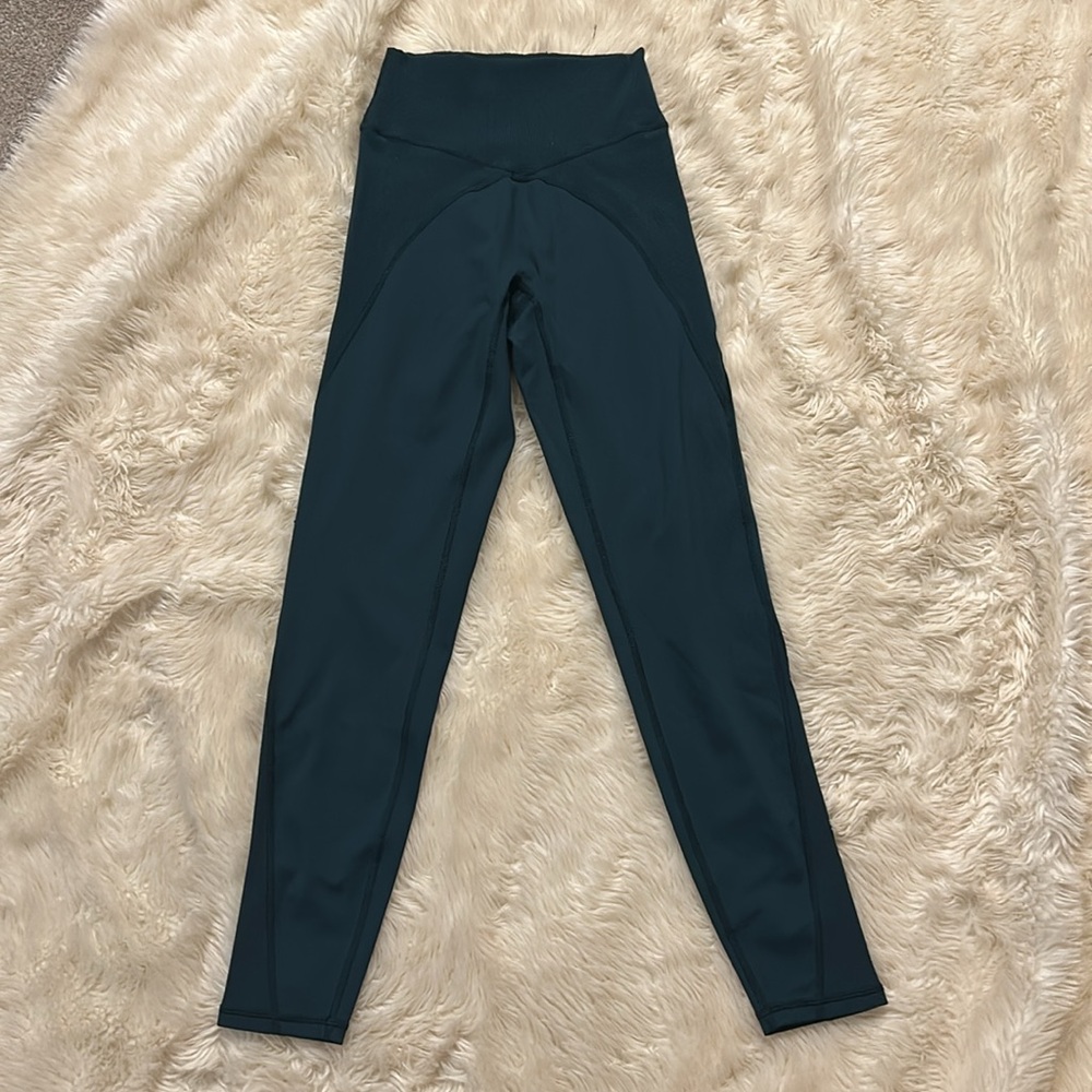 offline by Aerie green leggings Size Medium Measurements